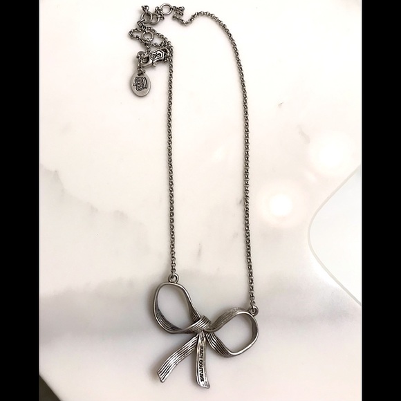🆕🔥RARE JUICY COUTURE BEAUTIFUL SMALL SILVER BOW NECKLACE/👀👀ALL PICS PLEASE - Picture 7 of 16